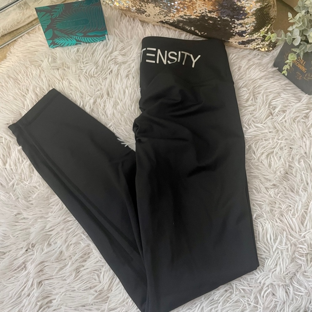Apex Intensity Size M leggings NWOT
